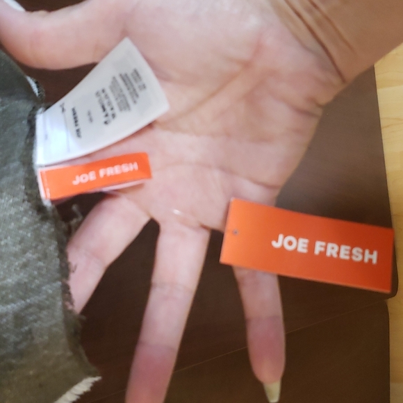 2/$20 or 3/$29 - Olive green/white Shawl or Scarf - Picture 4 of 6